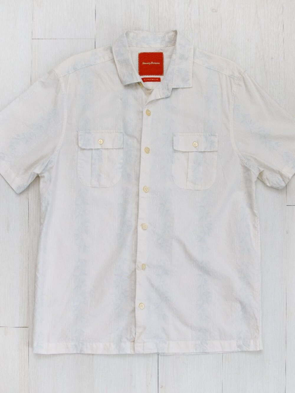 Tommy Bahama Men's Island Modern Fit Short-Sleeve Button-Down Medium